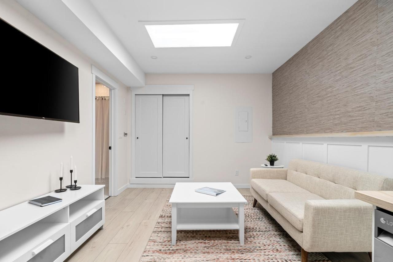 The Olympia: Front Street Flats Apartment Белвил Екстериор снимка