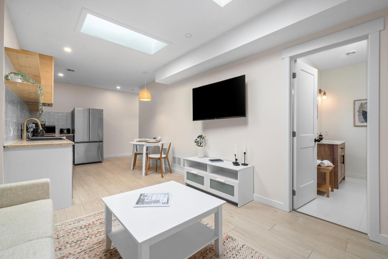 The Olympia: Front Street Flats Apartment Белвил Екстериор снимка